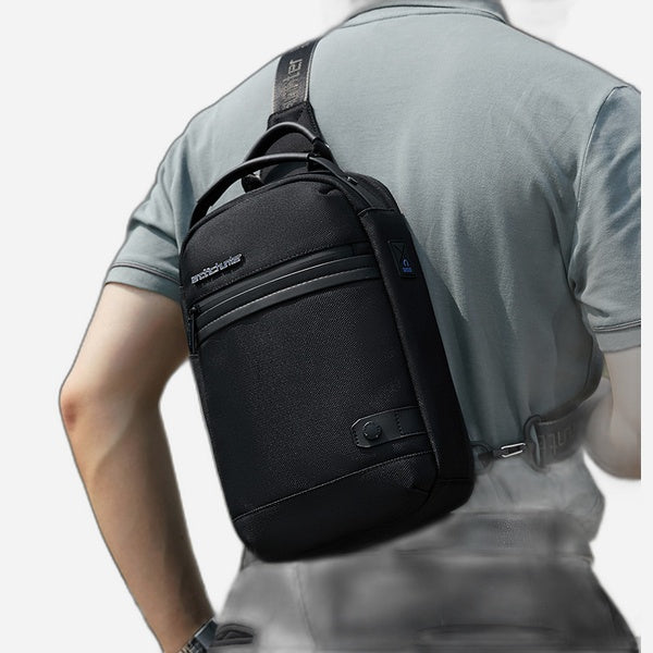 Arctic Hunter XB00141 Slingbag Waterproof dipakai selempang belakang