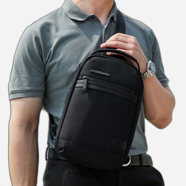 Arctic Hunter XB00141 Slingbag Waterproof dipakai selempang kanan