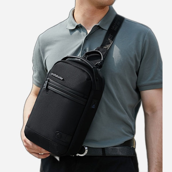 Arctic Hunter XB00141 Slingbag Waterproof dipakai selempang deoan kiri